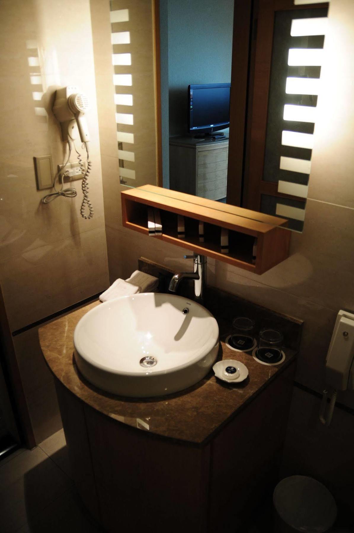 Jin Hua Hotel Lotung Kültér fotó