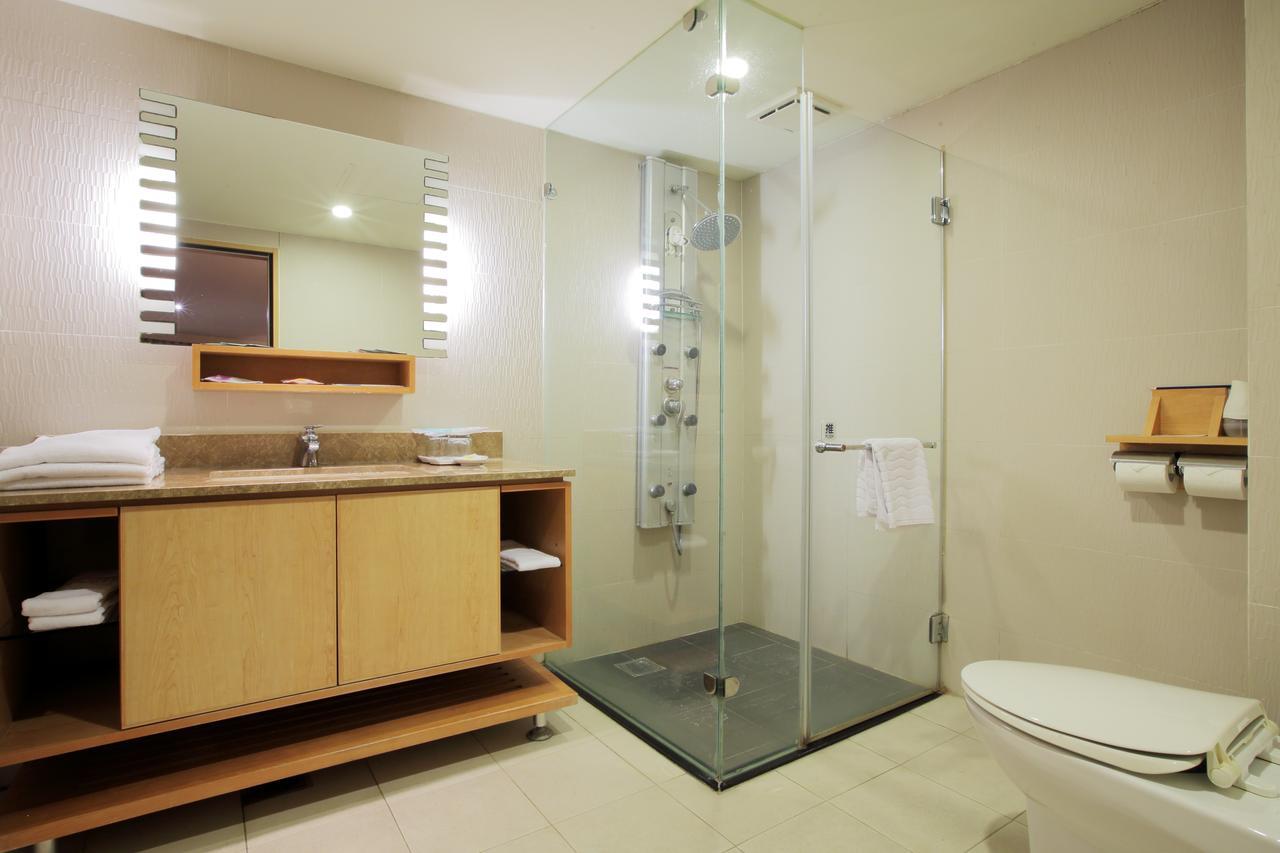 Jin Hua Hotel Lotung Kültér fotó